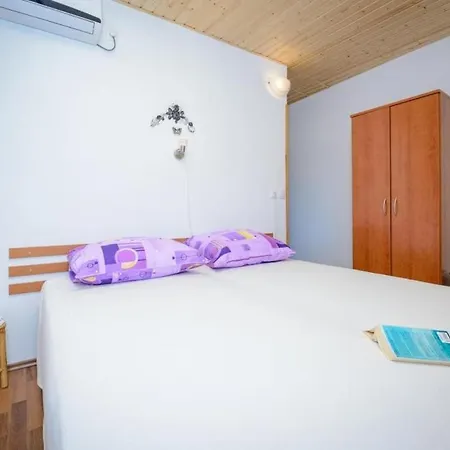 شقة & Mihajica- Two Bedroom With Balcony And Sea View